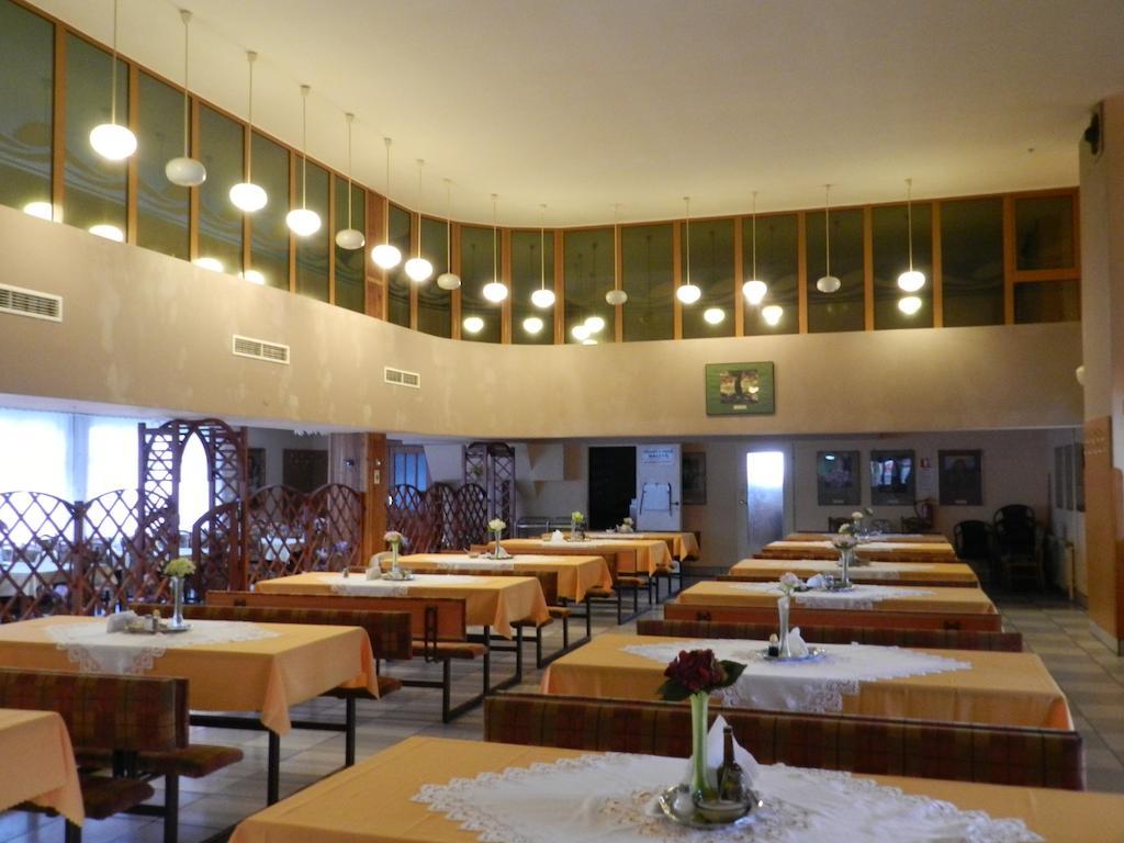 Dom Pielgrzyma Hotel Kalwaria Zebrzydowska Exterior foto